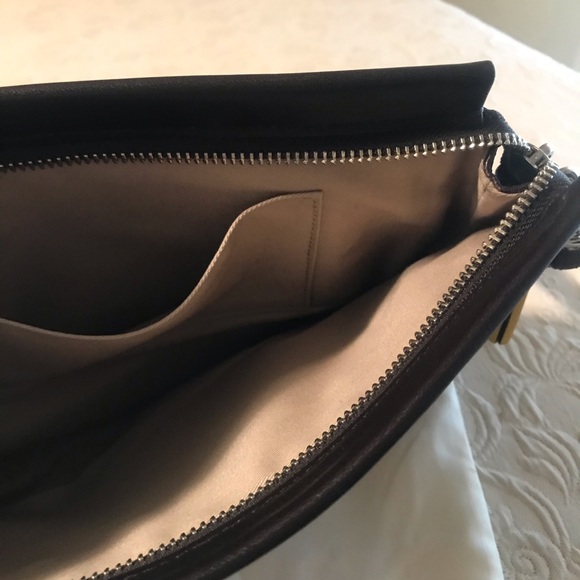 ❤️🐾🐾❤️Coach leather clutch with animal print. - Picture 4 of 7